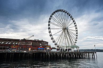 《光与影：33号远征队》主线游戏大约需要30小时完成